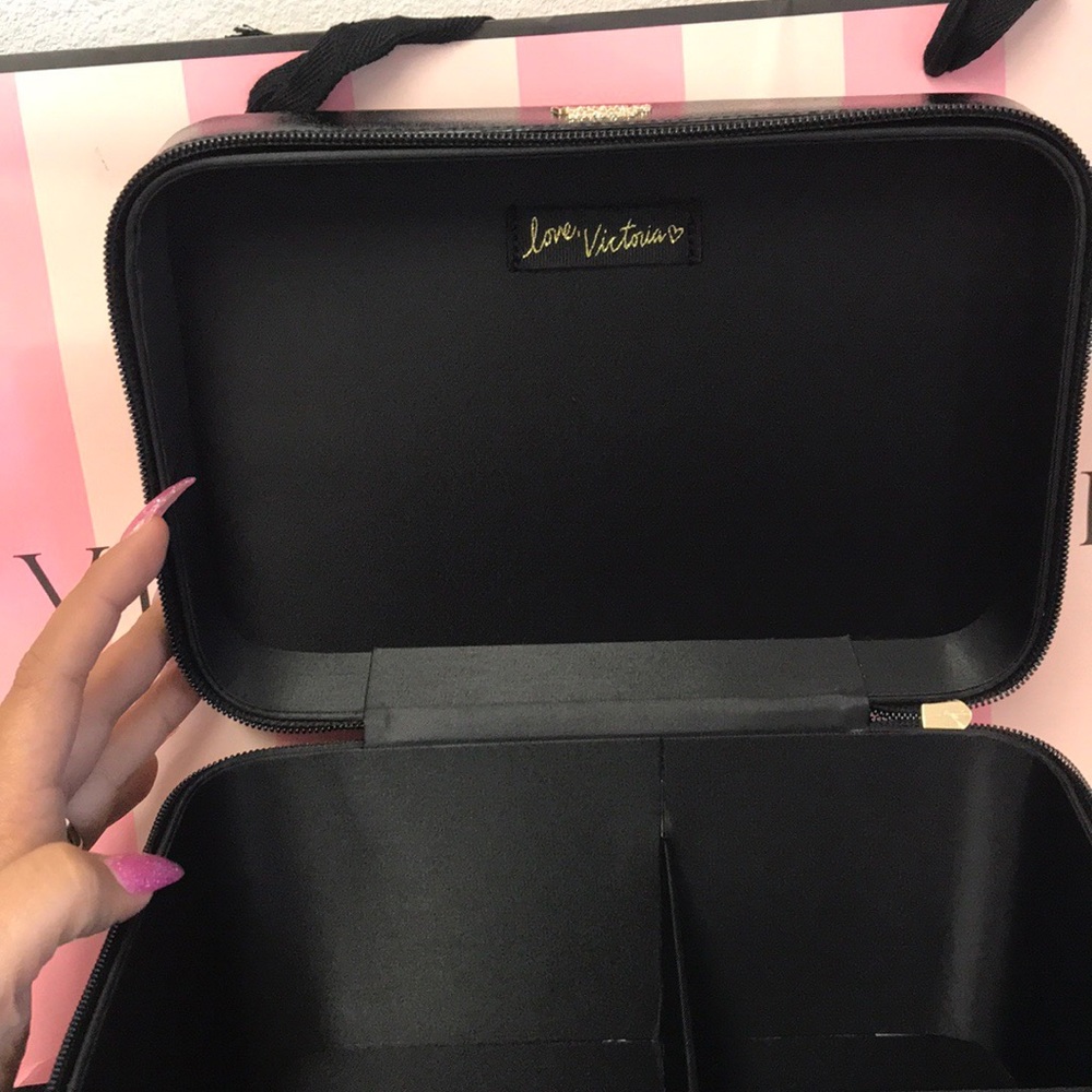❌SOLD❌ PINK Victoria Secret makeup caddy/case - Picture 3 of 3